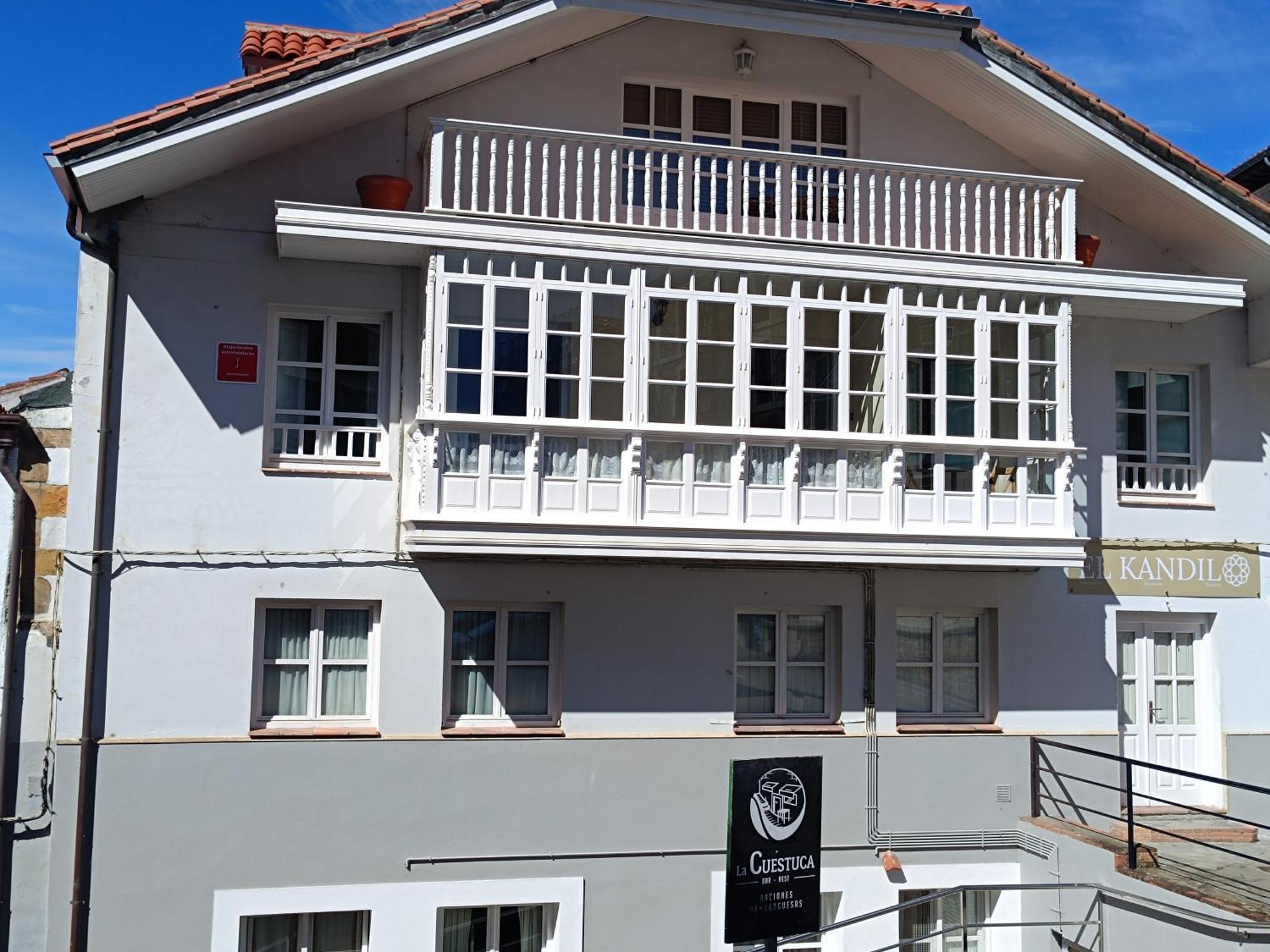 El Espolon Apartment Комилас Екстериор снимка